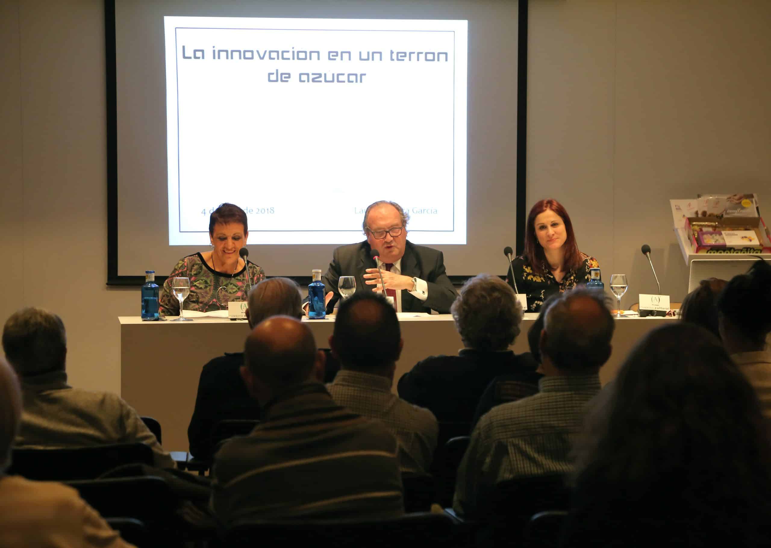 La innovación en la cocina fue el siguiente tema de la charla que ofreció la Academia Aragonesa de Gastronomía en el Ámbito Cultural de El Corte Inglés de Zaragoza.