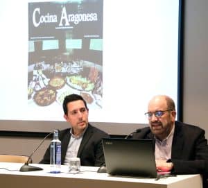 El turismo en torno al Ternasco de Aragón con Indicación Geográfica Protegida ha sido el tema de la siguiente charla del ciclo gastronómico que ofrece la Academia Aragonesa de Gastronomía en el Ámbito Cultural de El Corte Inglés.